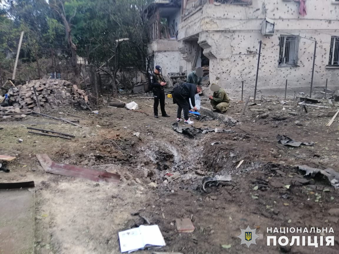 у миколаєві мирне населення продовжує потерпати від ворожого вогню – поліція документує наслідки збройної агресії військ рф