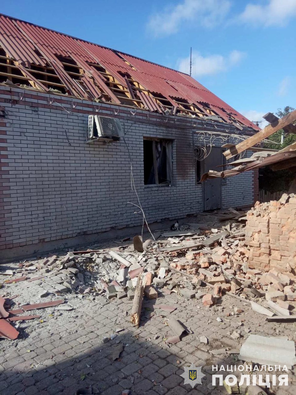 на запоріжжі поліція зафіксувала майже три десятки зруйнованих будівель унаслідок ворожих обстрілів