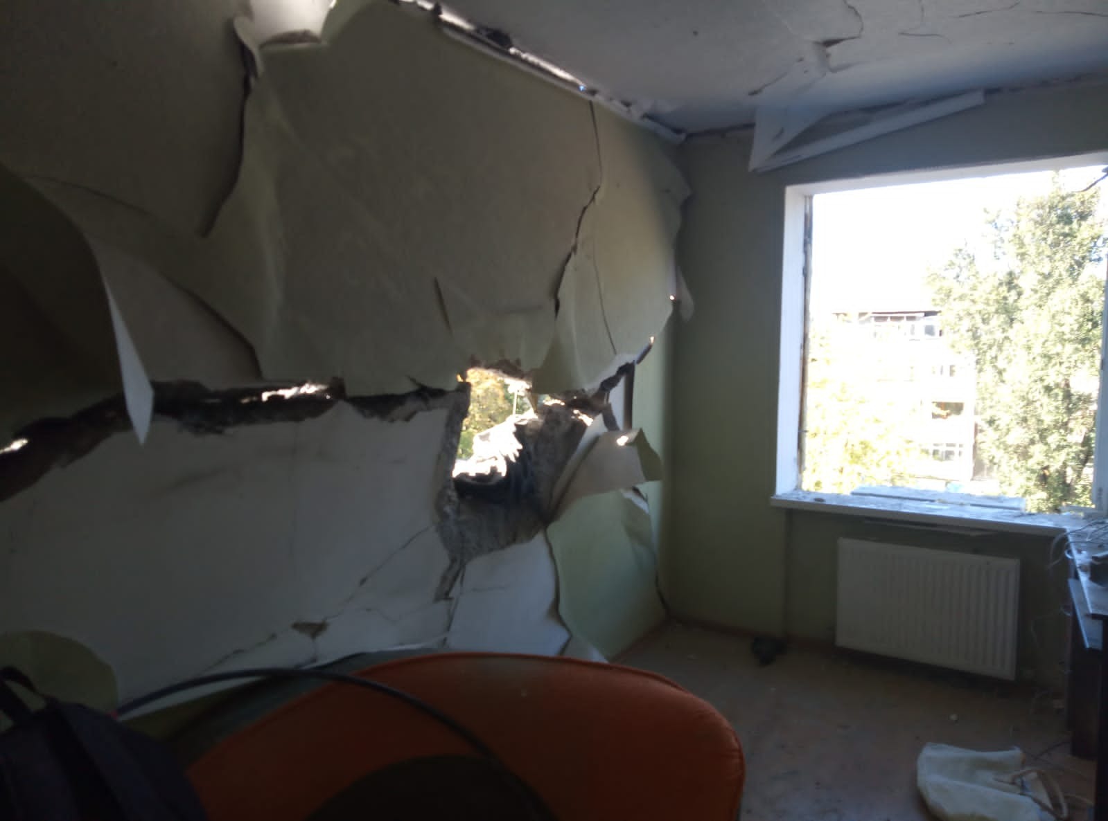 внаслідок ворожих обстрілів два райони дніпропетровщини зазнали масштабних руйнувань – поліція документує воєнні злочини окупантів