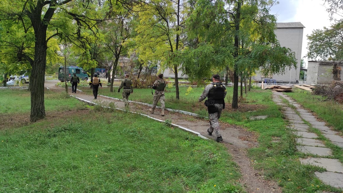 поліція забезпечує правопорядок у населених пунктах бериславського району, які обстрілює російська армія