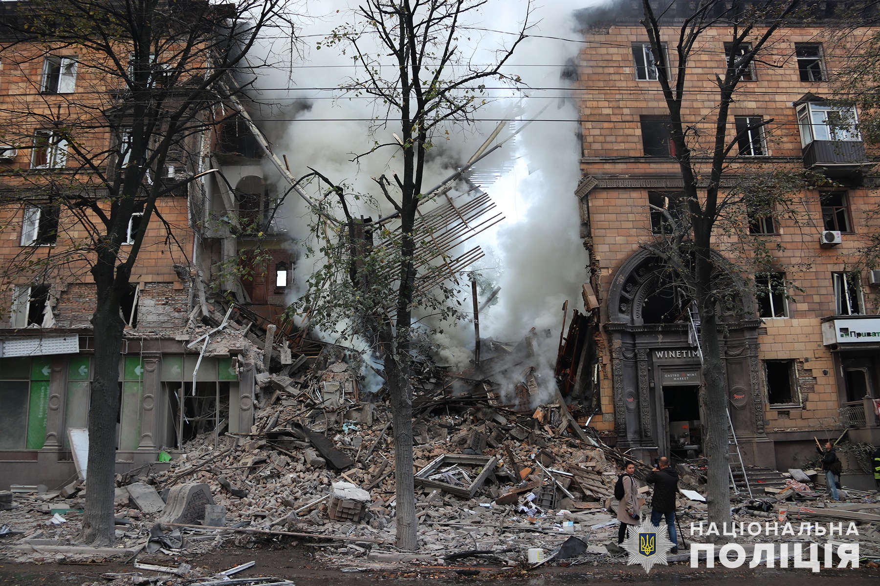 ранковий ракетний обстріл житлових кварталів запоріжжя: поліцейські документують наслідки шести ударів