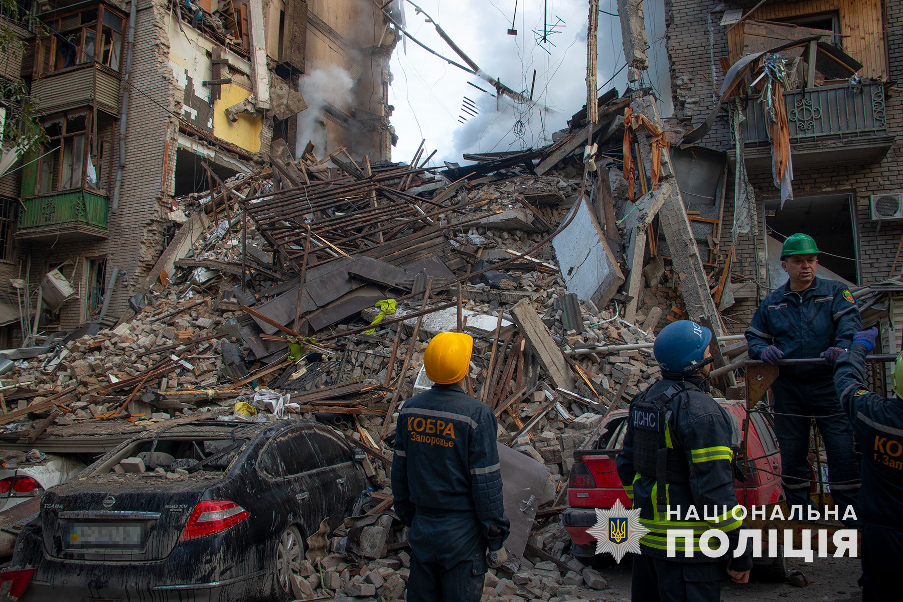 ранковий ракетний обстріл житлових кварталів запоріжжя: поліцейські документують наслідки шести ударів