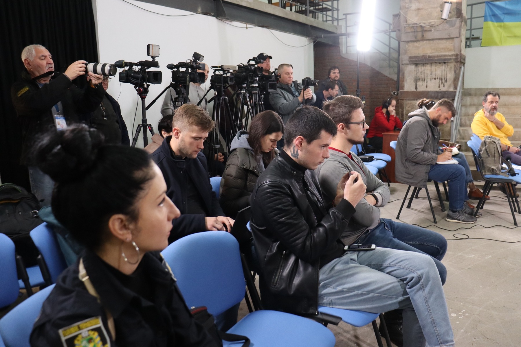 піддавали жорстоким тортурам місцевих мешканців, військовослужбовців зсу та атовців – правоохоронці виявили катівню у селі піски–радьківські ізюмського району