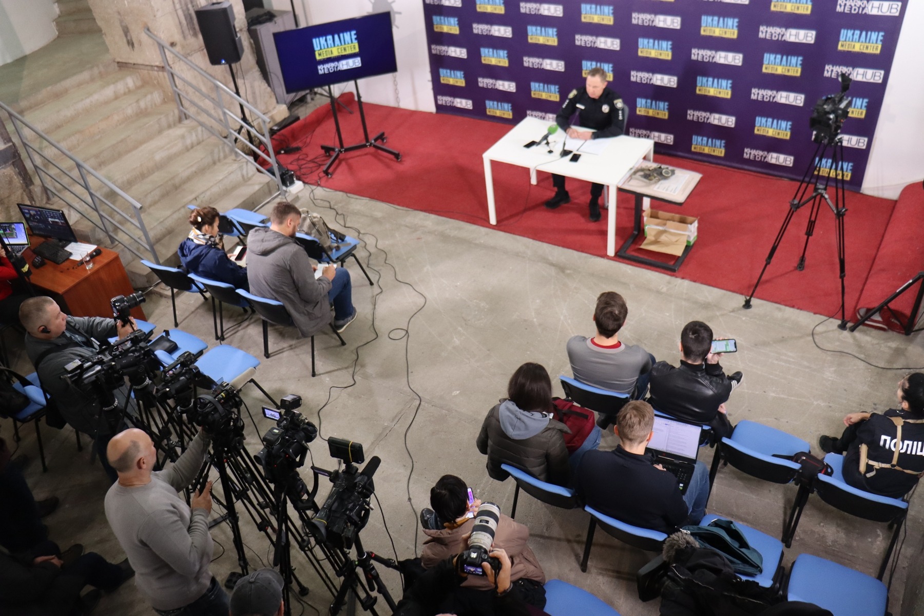 піддавали жорстоким тортурам місцевих мешканців, військовослужбовців зсу та атовців – правоохоронці виявили катівню у селі піски–радьківські ізюмського району