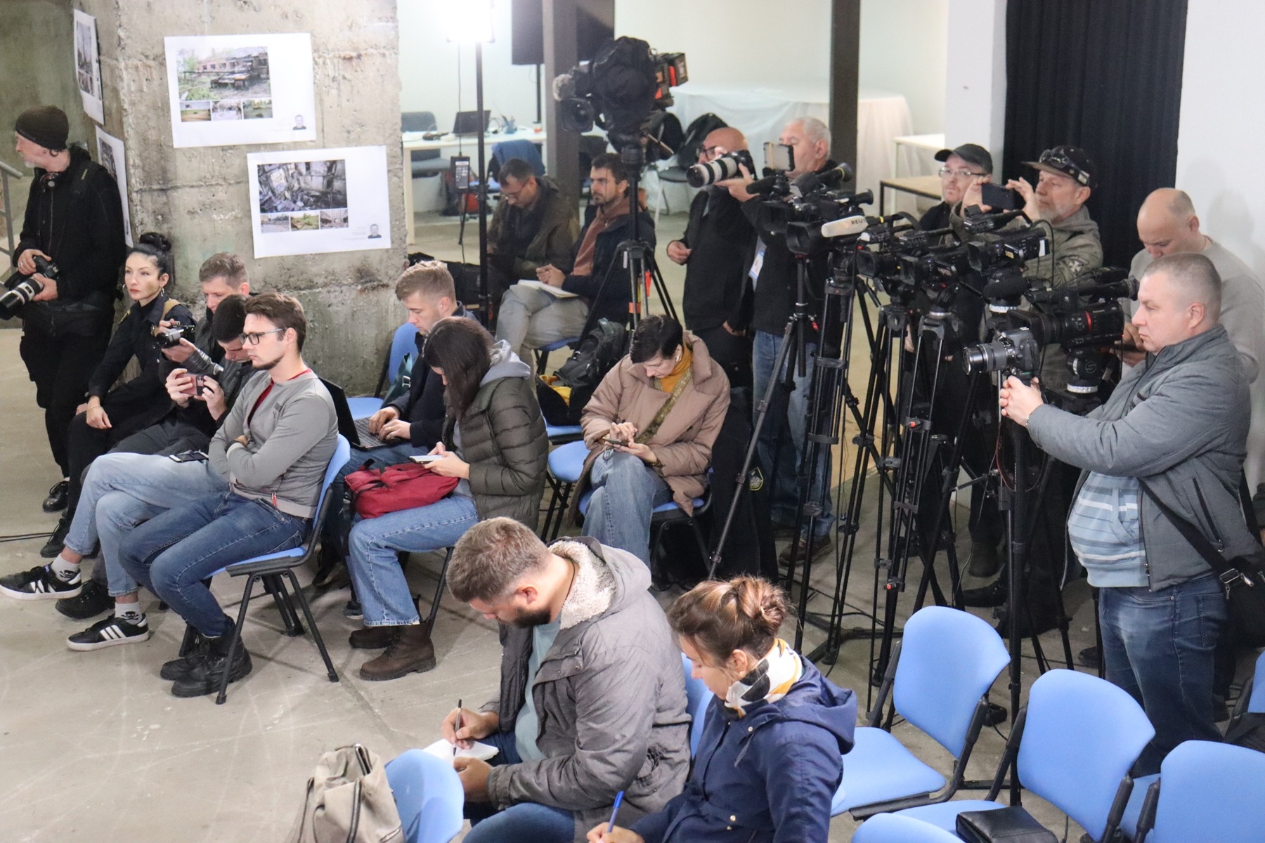 піддавали жорстоким тортурам місцевих мешканців, військовослужбовців зсу та атовців – правоохоронці виявили катівню у селі піски–радьківські ізюмського району