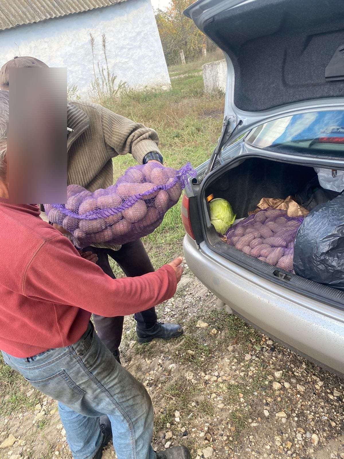 на херсонщині поліцейські привезли продукти харчування жителям деокупованих сіл високопільської громади