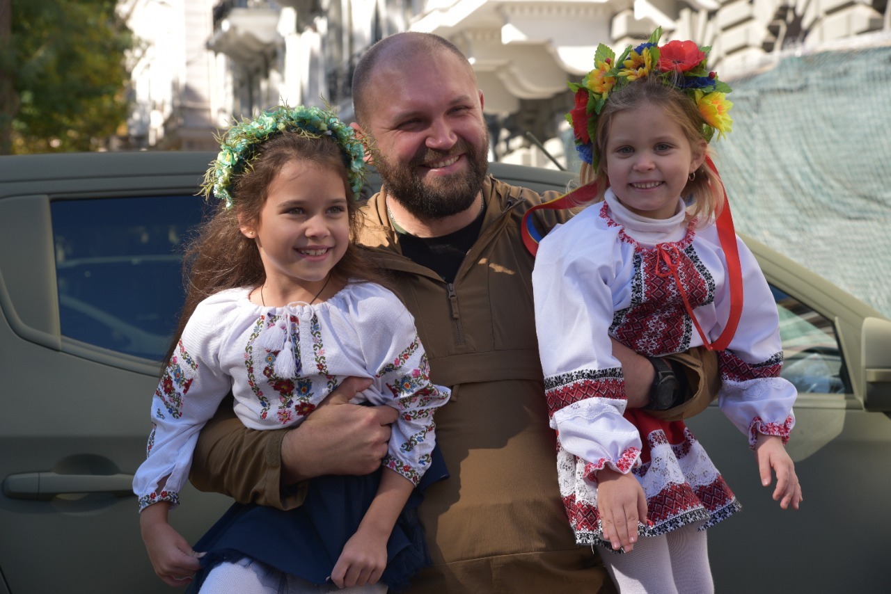 маленькі одесити привітали правоохоронців із днем захисників і захисниць україни
