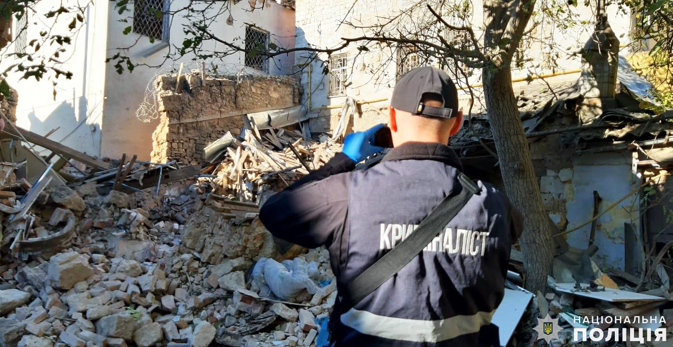 поліція документує наслідки нічних збройних атак з боку російських агресорів по миколаєву та області