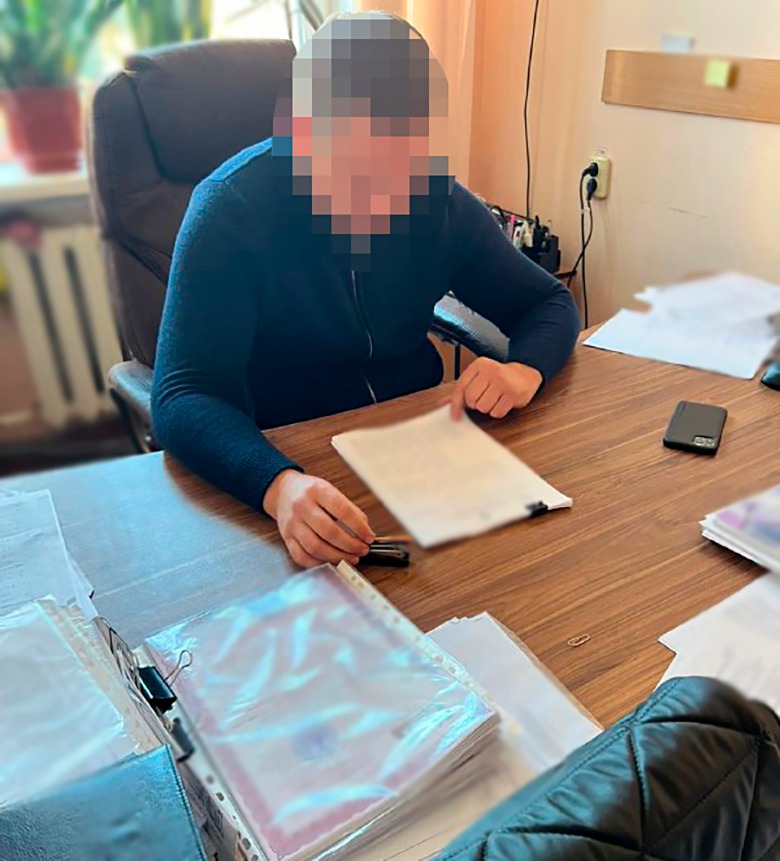 столичні слідчі оголосили про підозру трьом спільникам за розтрату понад 2 000 000 гривень державних коштів