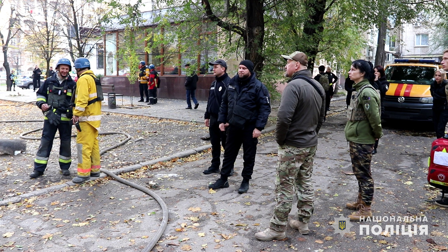 ракетна атака на запоріжжя: постраждали поліцейські та цивільні громадяни