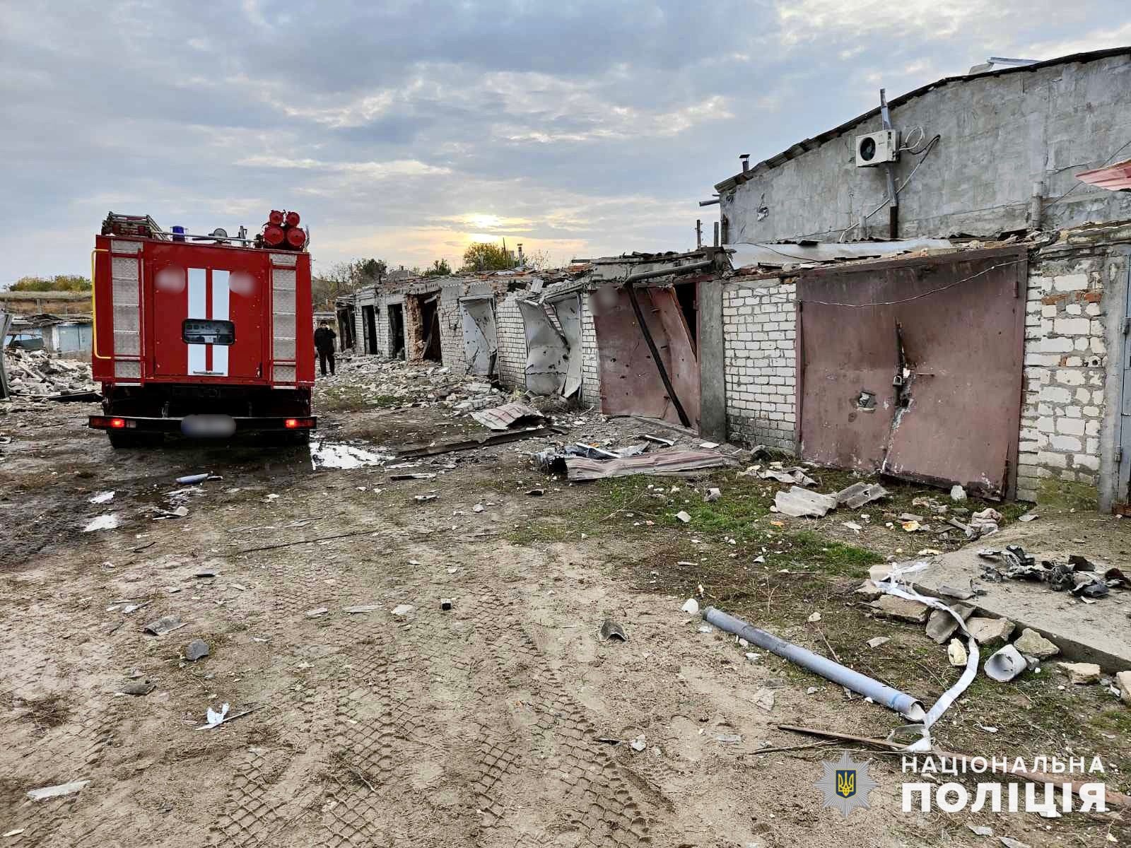 поліція документує наслідки нічних збройних атак з боку російських агресорів по громадам миколаївщини