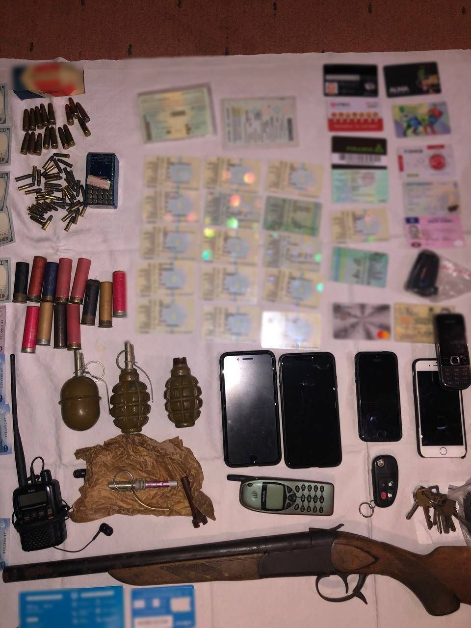 поліція закарпаття розкрила замах на умисне вбивство мукачівця: у фігуранта вилучили зброю та радянську символіку