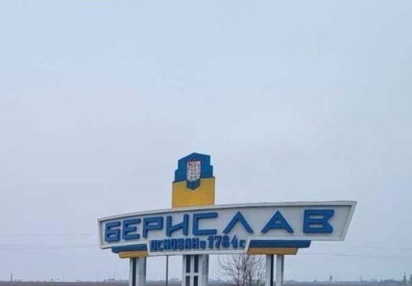 на херсонщині у звільненому місті берислав над відділом поліції замайорів жовто-блакитний стяг