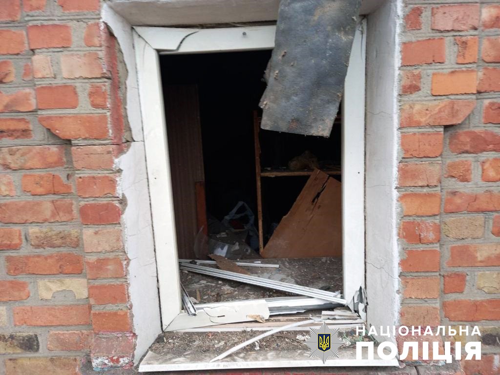 запорізькі поліцейські задокументували наслідки збройної атаки в оріхові та гуляйполі