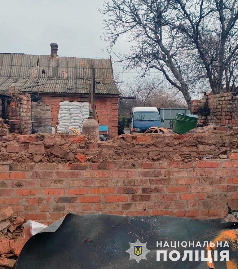 понад півсотні зруйнованих осель – результат вогневої атаки окупантів: наслідки влучань документує поліція