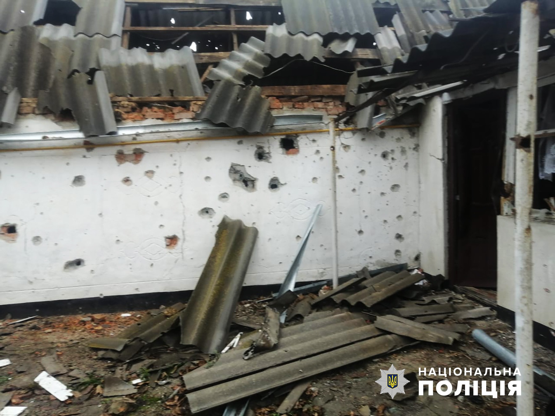понад півсотні зруйнованих осель – результат вогневої атаки окупантів: наслідки влучань документує поліція