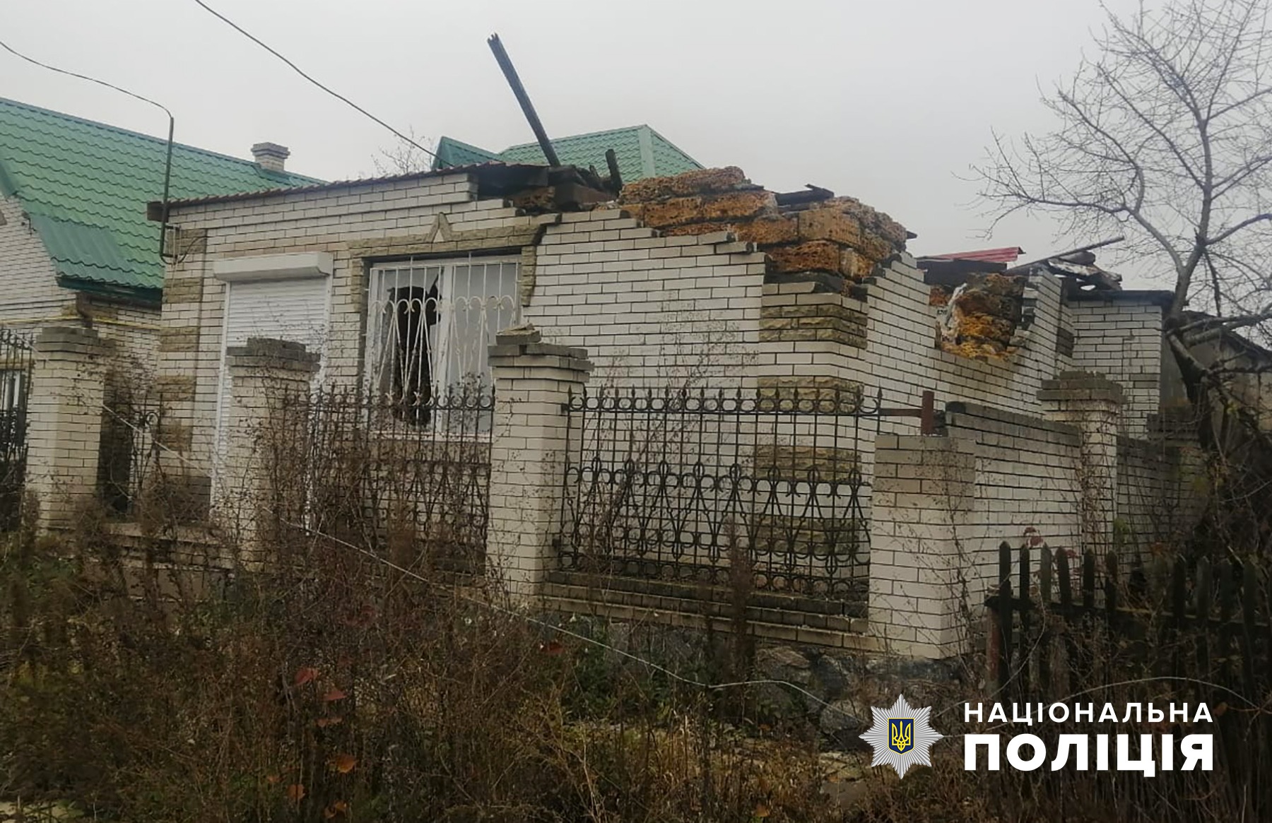 понад півсотні зруйнованих осель – результат вогневої атаки окупантів: наслідки влучань документує поліція