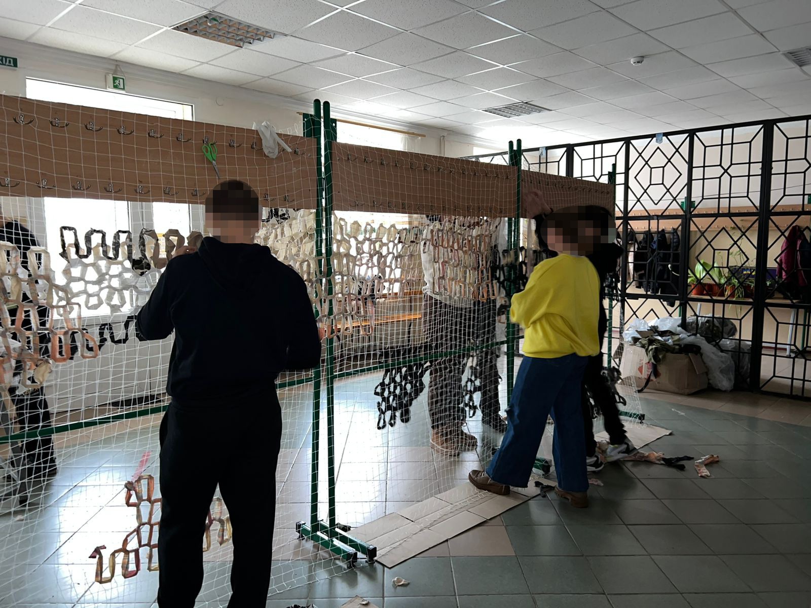 в одеській області діти виготовляють необхідні речі для поліцейських, які проводять стабілізаційні заходи на деокупованих територіях херсонщини