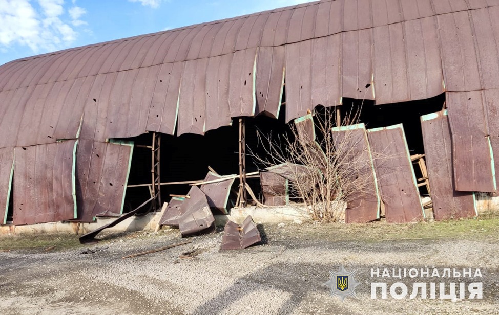 масований обстріл на василівщині: поліцейські зібрали докази збройних злочинів російських військ