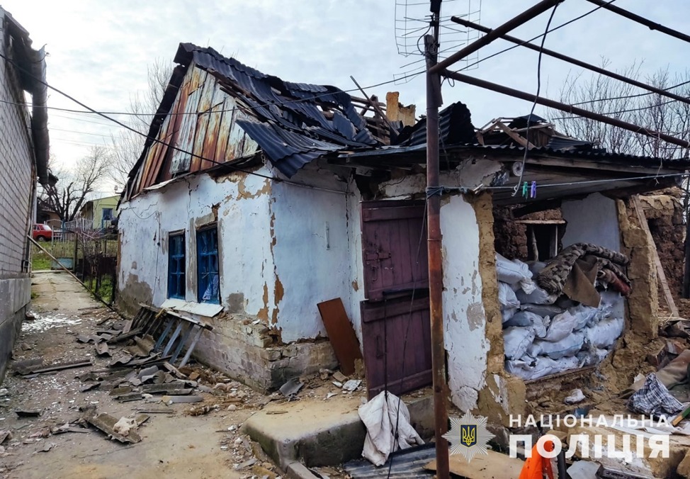 масований обстріл на василівщині: поліцейські зібрали докази збройних злочинів російських військ