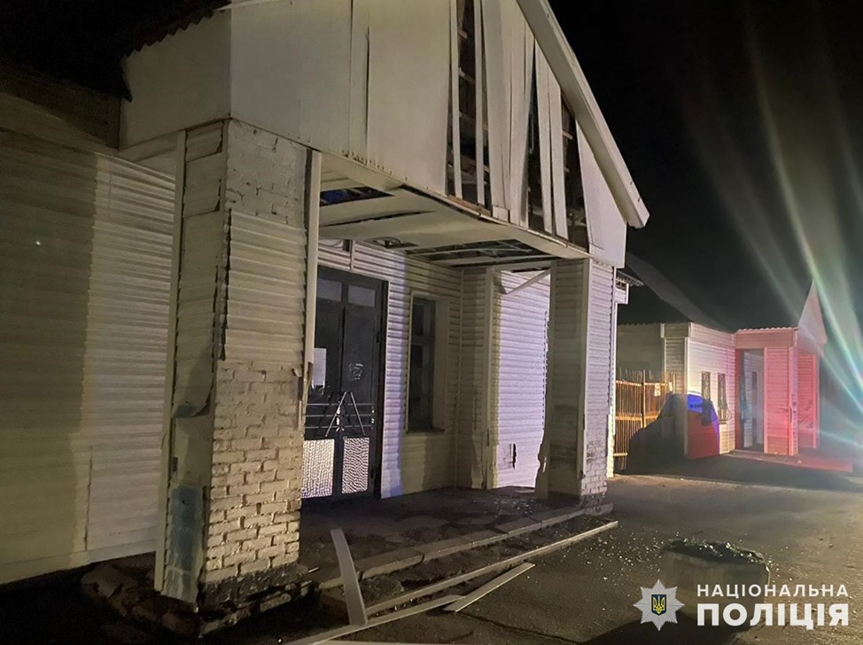 ракетна атака на передмістя запоріжжя: наслідки влучань документує поліція