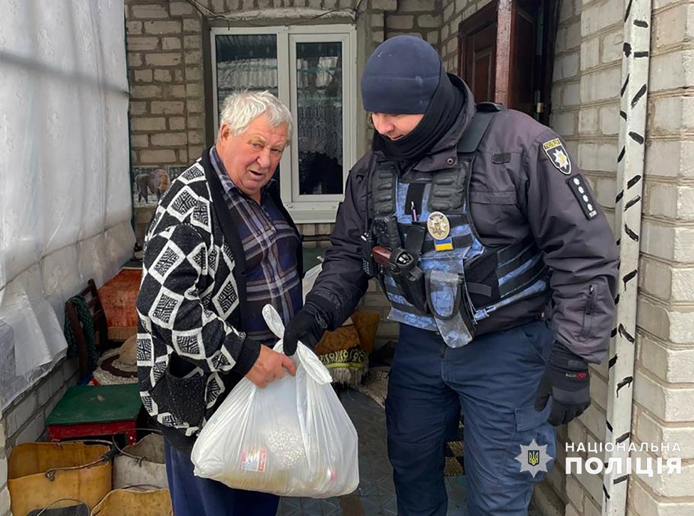 гуляйпільські поги розвезли літнім жителям громади гуманітарну допомогу