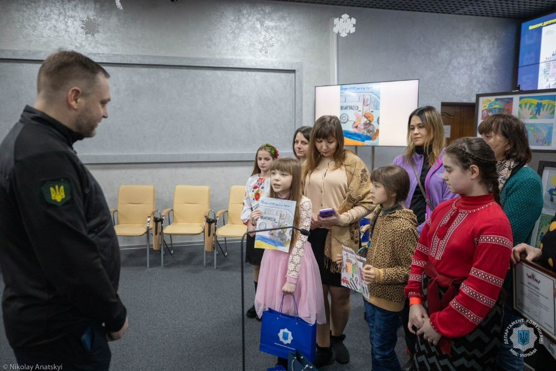 міністерство внутрішніх справ підбило підсумки конкурсу дитячого малюнка на тему «я у безпеці з мвс»