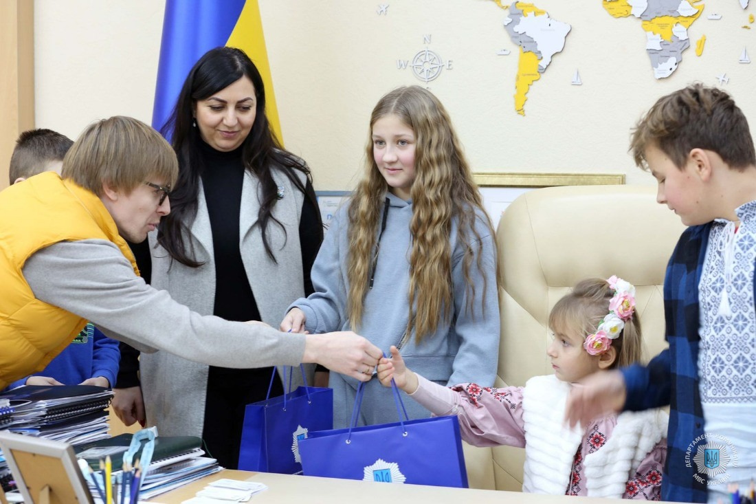 міністерство внутрішніх справ підбило підсумки конкурсу дитячого малюнка на тему «я у безпеці з мвс»