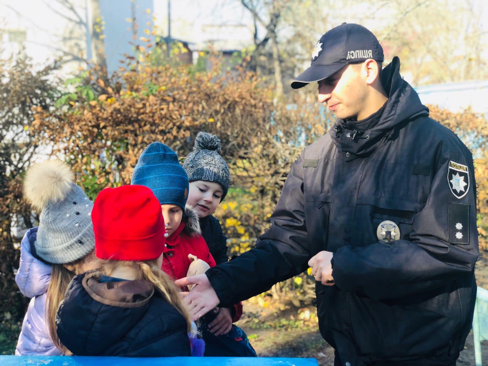 безпека дітей  під час зимових канікул: прикарпатські поліцейські нагадують важливі правила