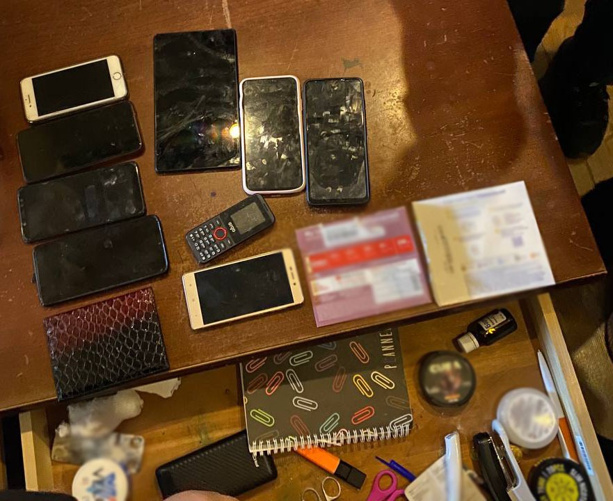 організували мережу псевдореабілітаційних центрів та насильно утримували людей: поліцейські викрили злочинне угруповання