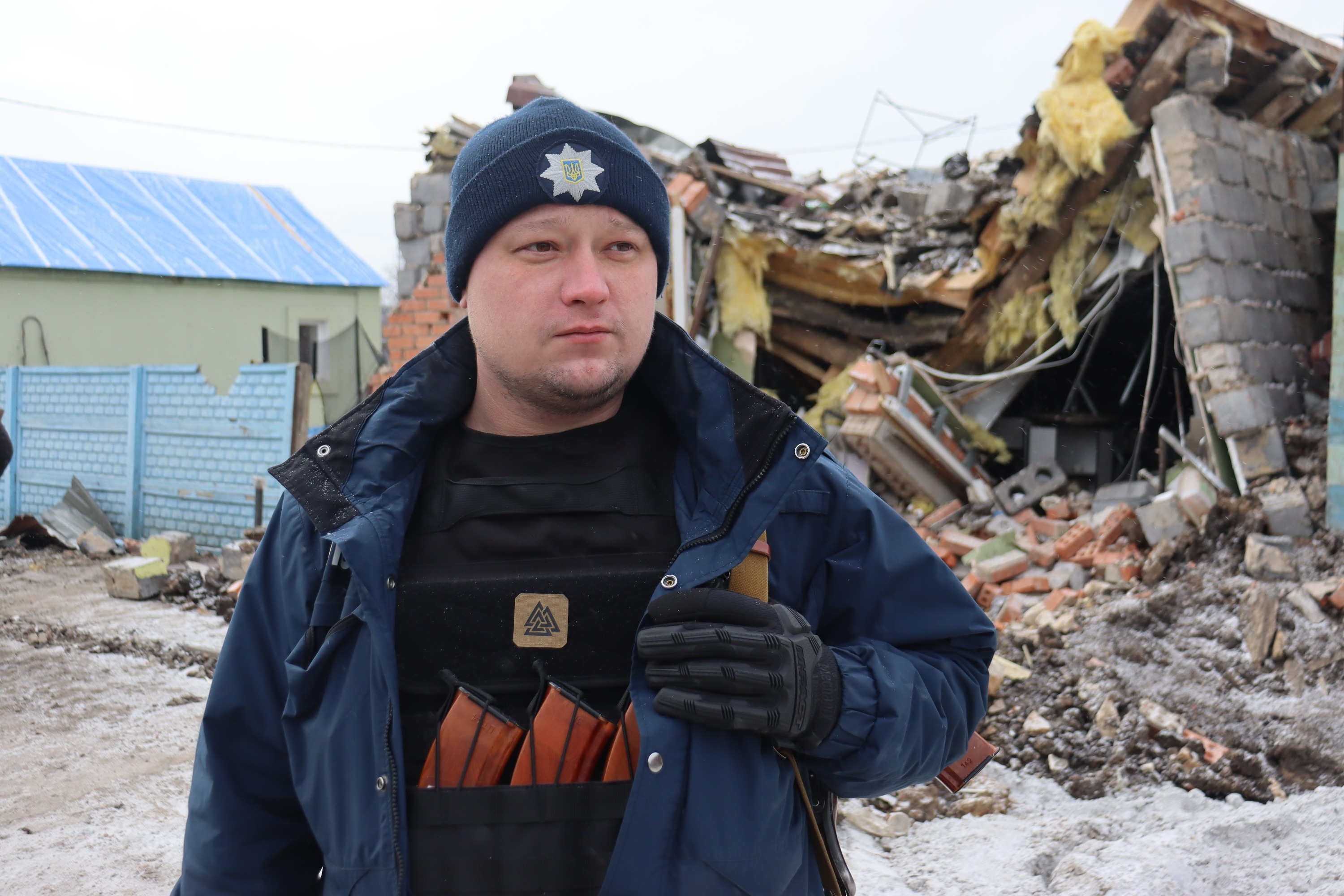розгрібав голими руками завали – керівник підрозділу поліції на харківщині врятував життя маленької софії