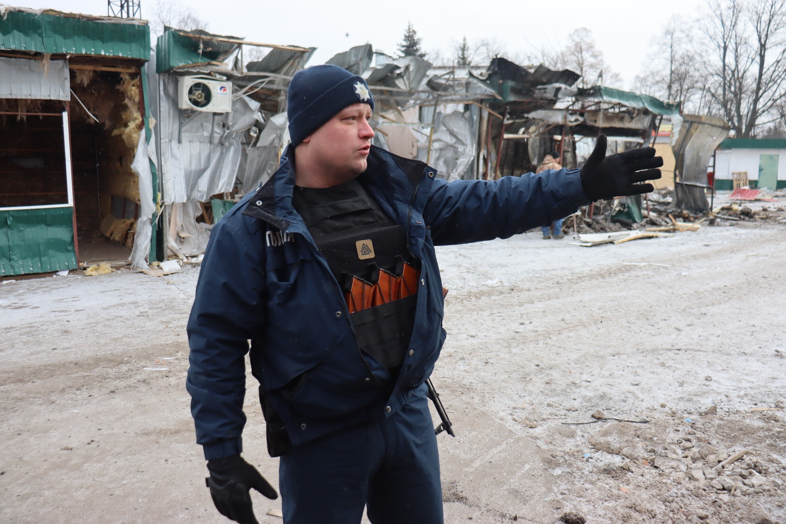 розгрібав голими руками завали – керівник підрозділу поліції на харківщині врятував життя маленької софії