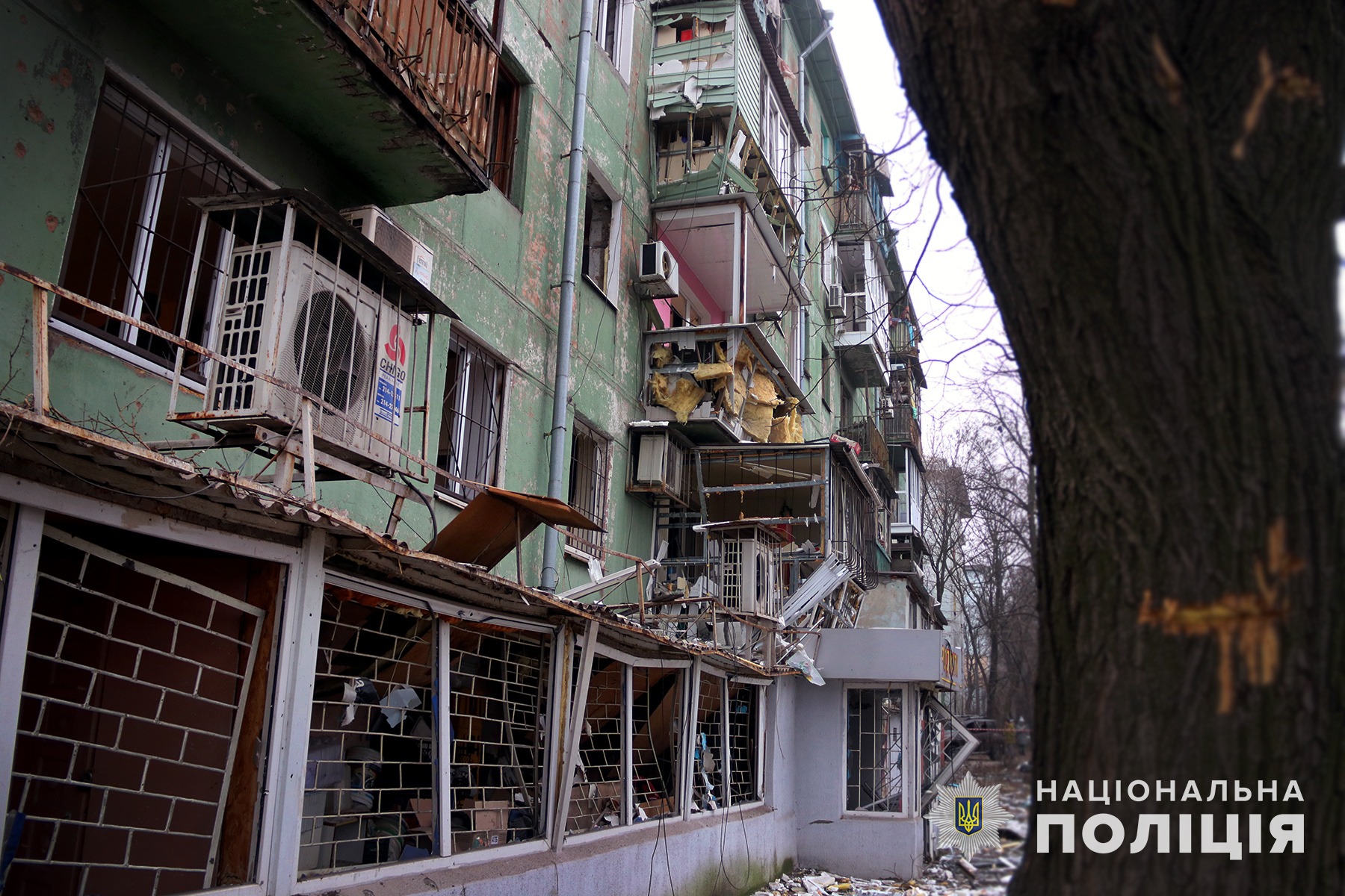 поліція задокументувала наслідки  нічного ракетного удару по запоріжжю