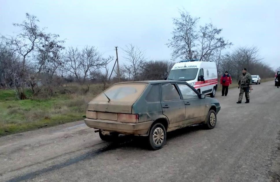 на херсонщині поліцейські надали першу домедичну допомогу та врятували життя пораненим внаслідок обстрілу армією рф