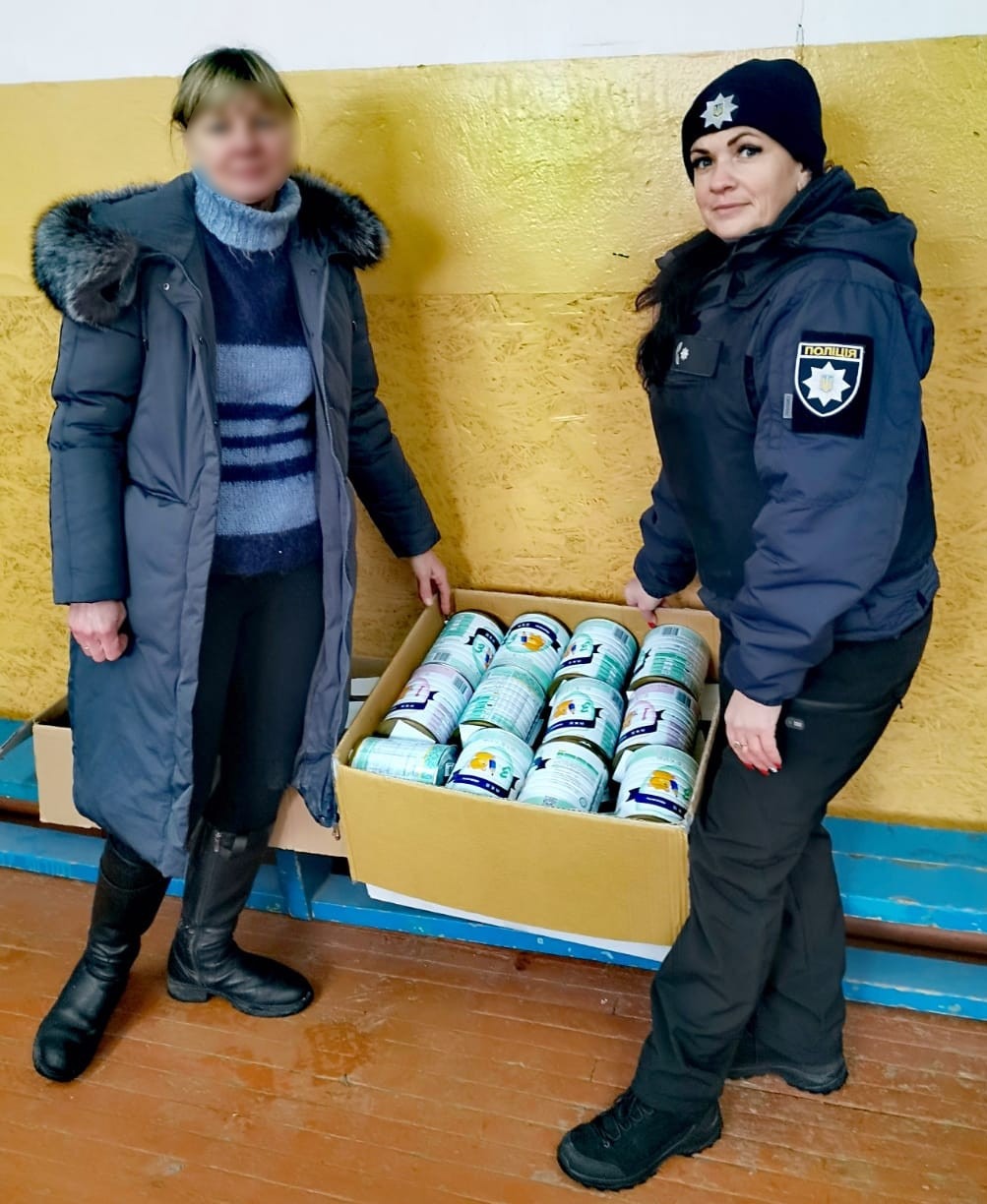ювенальні поліцейські передали гуманітарну допомогу родинам з херсона та чорнобаївки