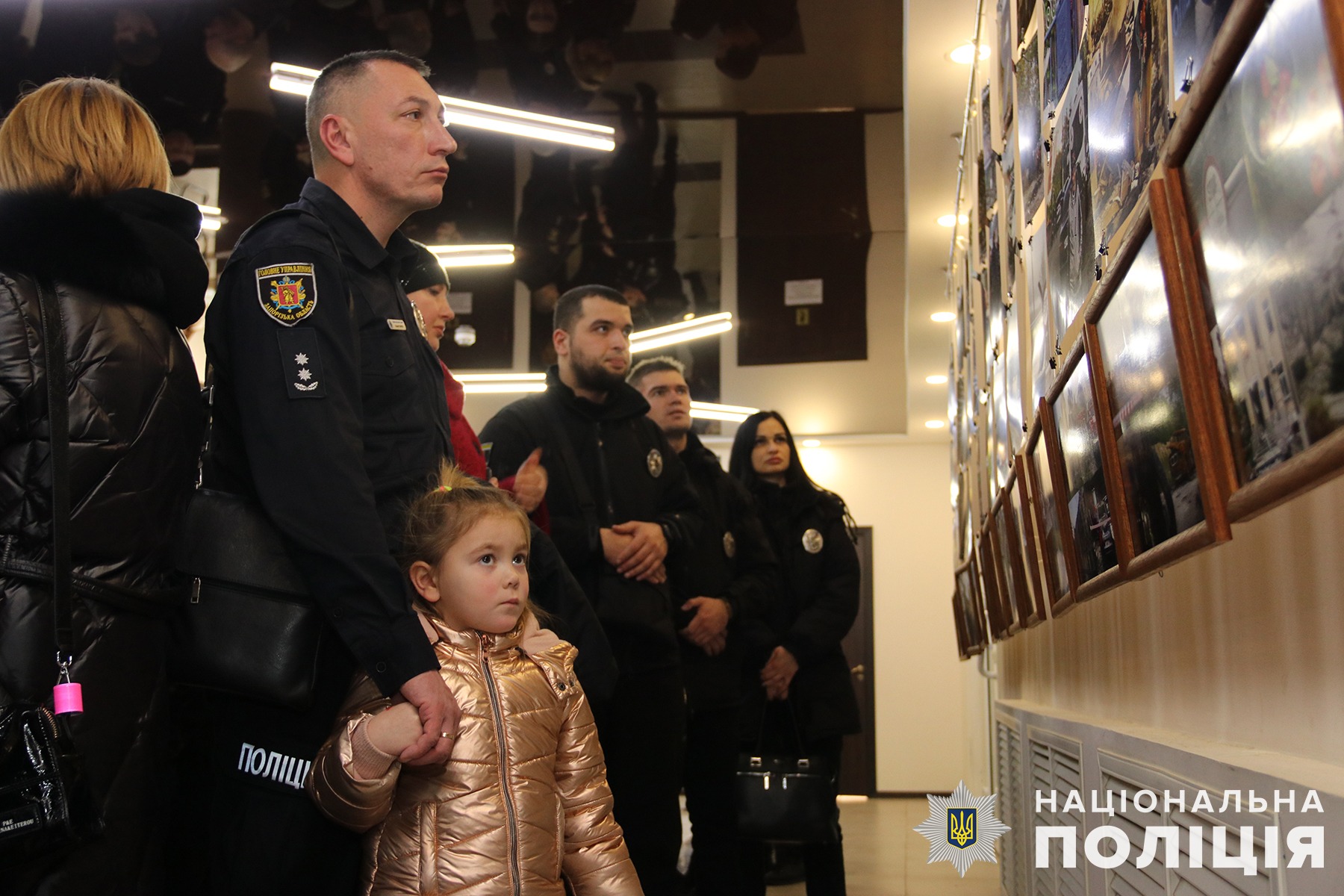 запорізькі поліцейські презентували фотопроєкт «запоріжжя. війна в об’єктиві»