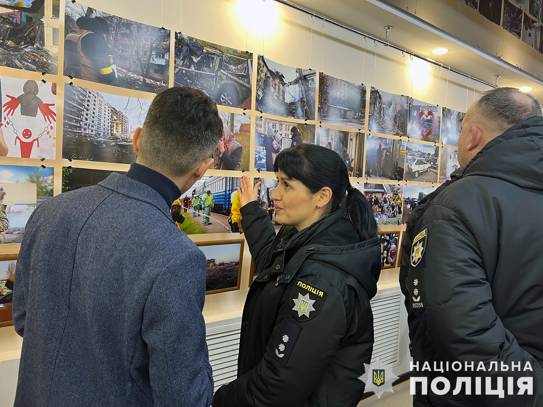 запорізькі поліцейські презентували фотопроєкт «запоріжжя. війна в об’єктиві»