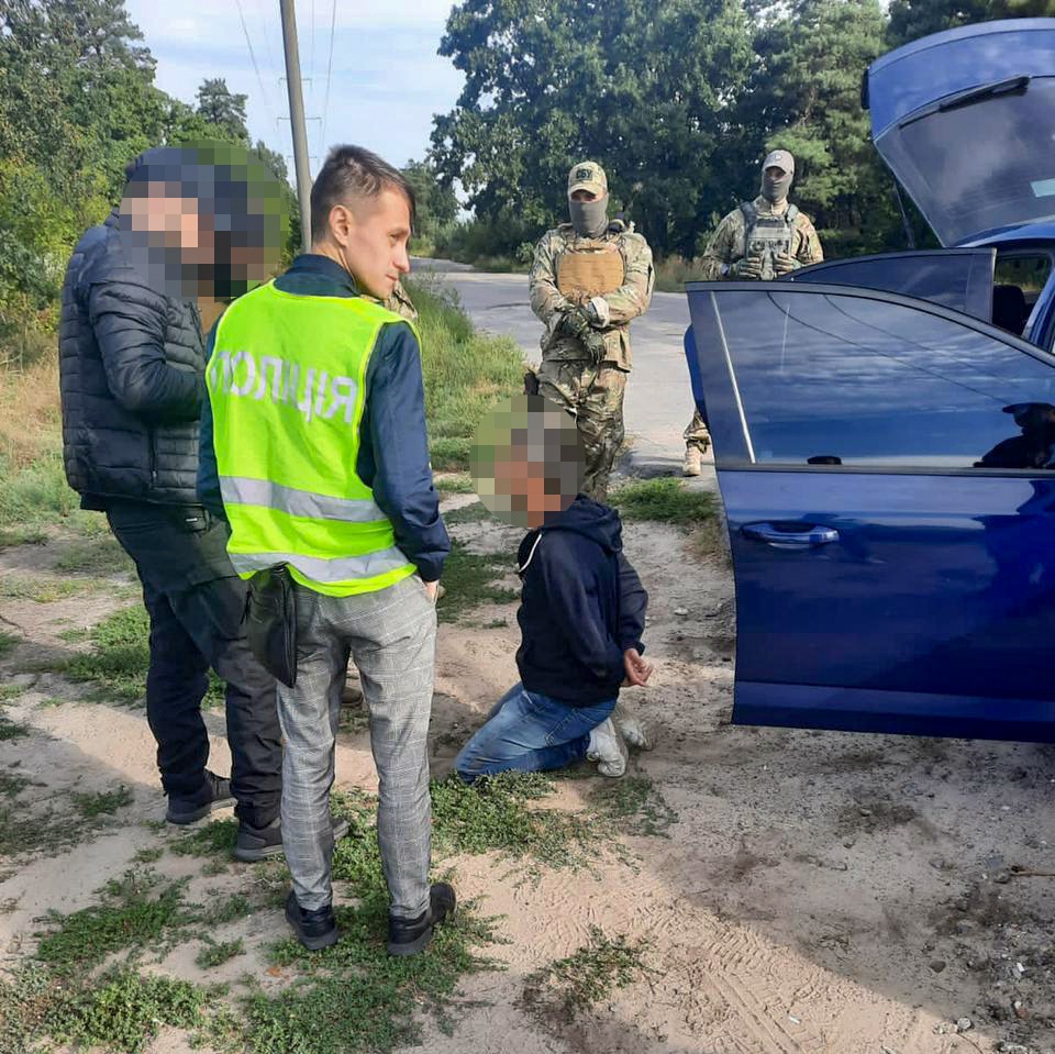 у києві слідчі завершили розслідування щодо чоловіка, який фотографував для рф військові об’єкти