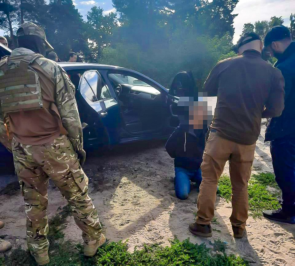 у києві слідчі завершили розслідування щодо чоловіка, який фотографував для рф військові об’єкти