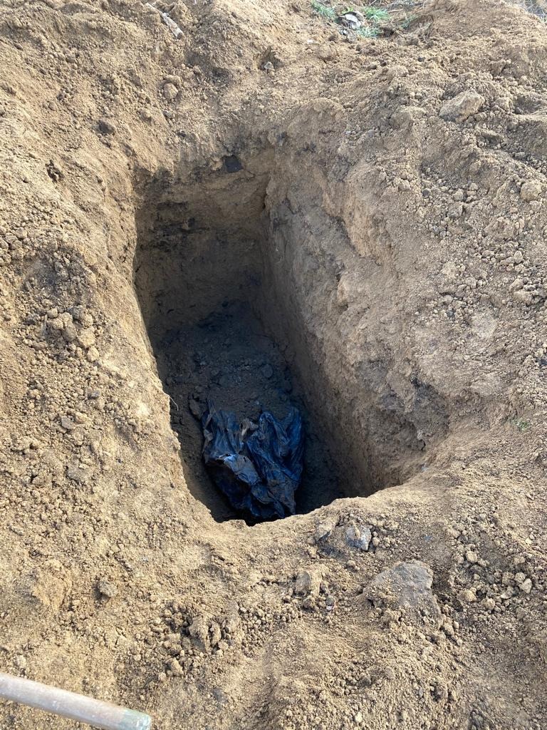 слідчі поліції херсонщини ексгумували тіла закатованих окупантами українських патріотів