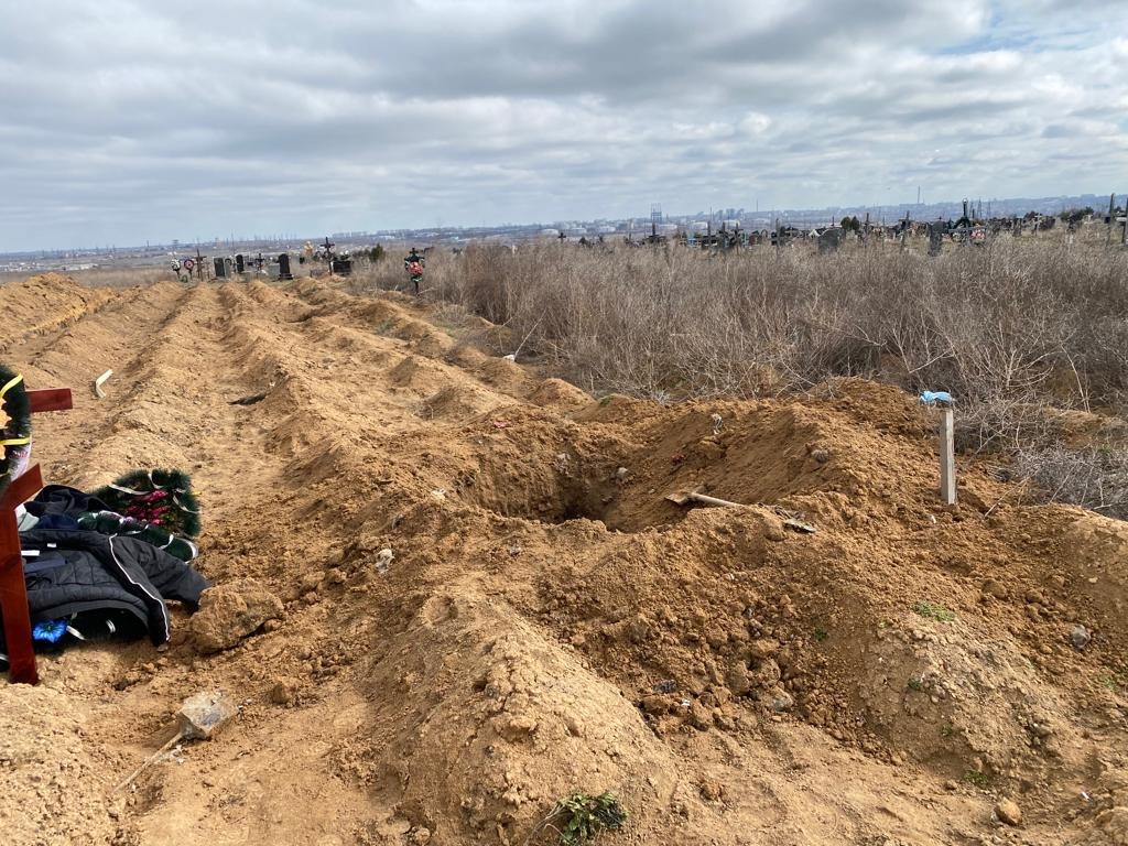 слідчі поліції херсонщини ексгумували тіла закатованих окупантами українських патріотів