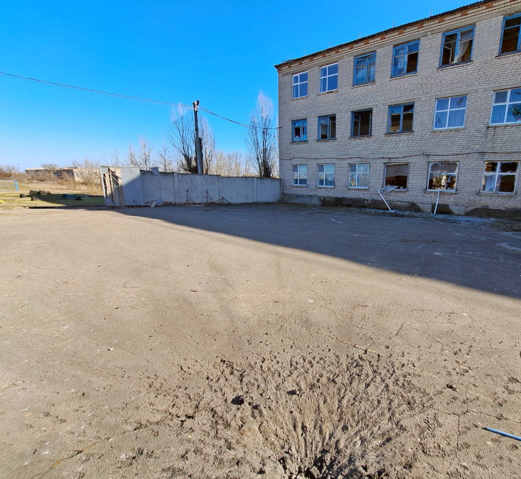 поліція херсонщини проводить першочергові слідчі дії на місці обстрілу цивільних у козацькому