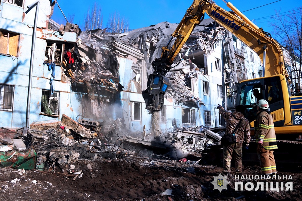 5 загиблих, 8 постраждалих – результат ворожої ракетної атаки на запоріжжя: поліція продовжує документувати наслідки російської агресії