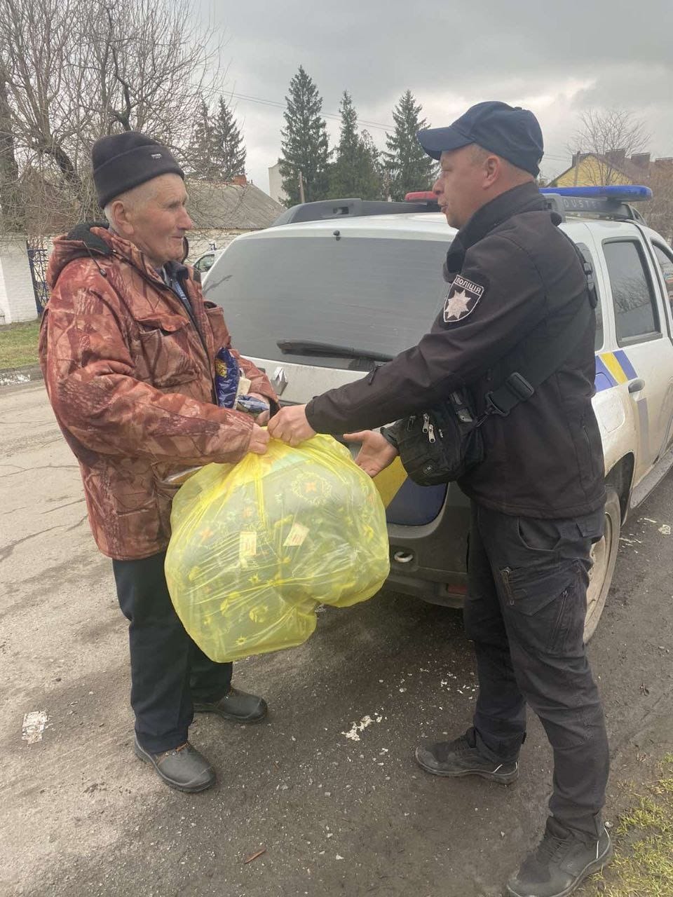 у новомосковському районі поліцейські потурбувалися про самотніх літніх людей