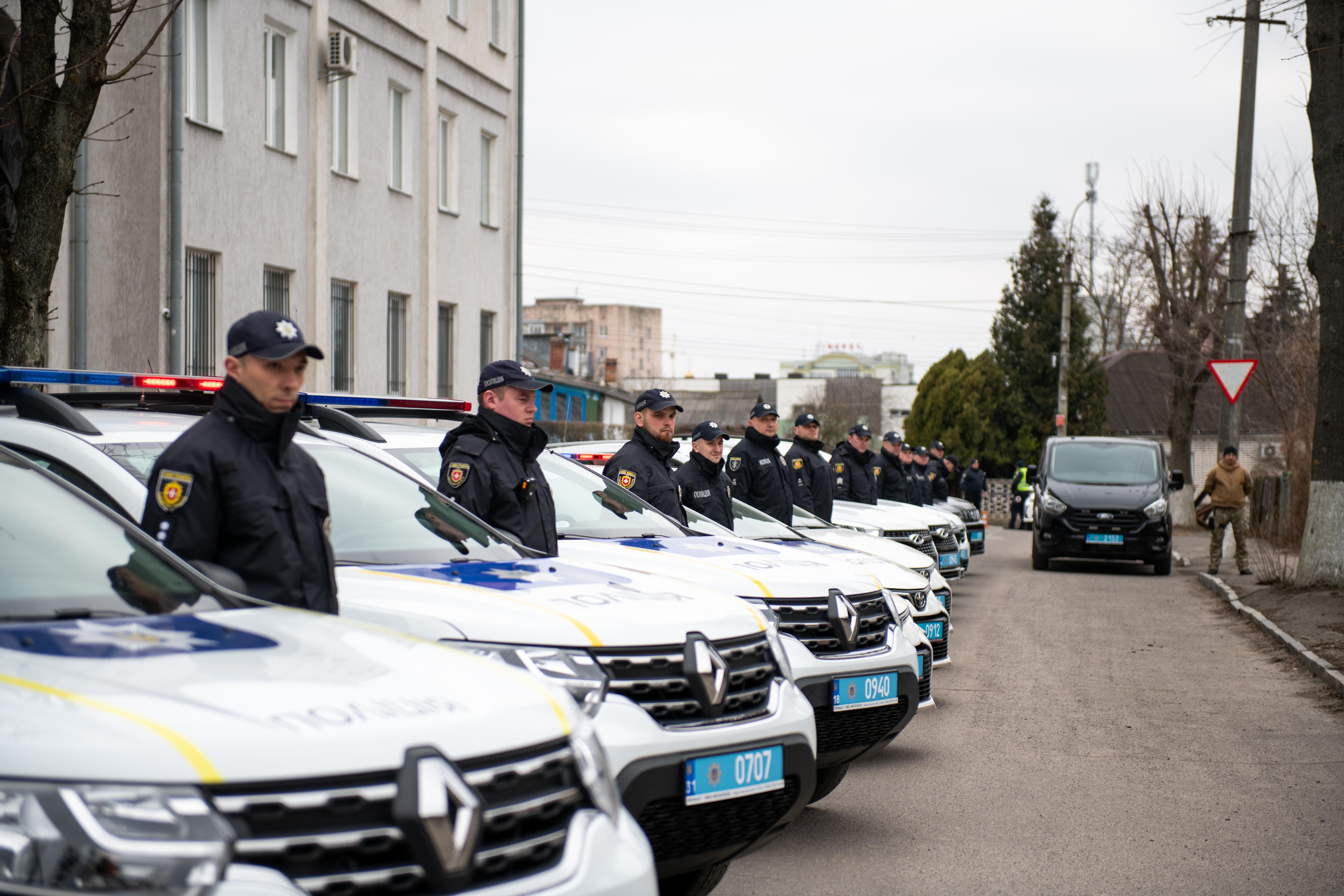 для якісного та оперативного реагування: автопарк поліції рівненщини поповнився 23 службовими автомобілями