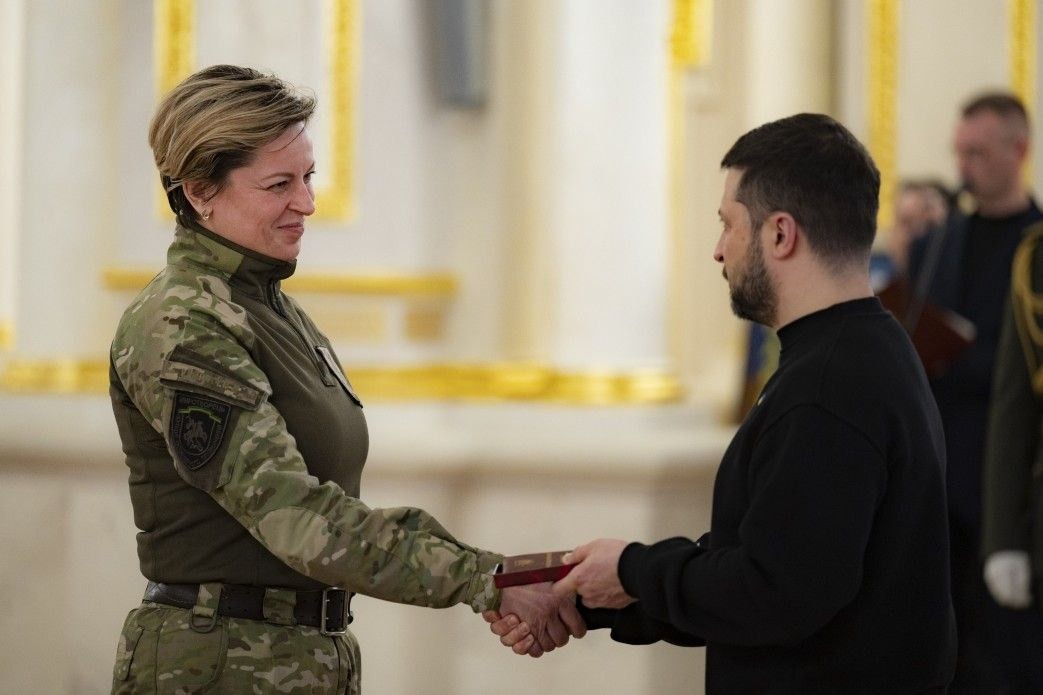 президент україни володимир зеленський вручив державну нагороду поліцейській київщини