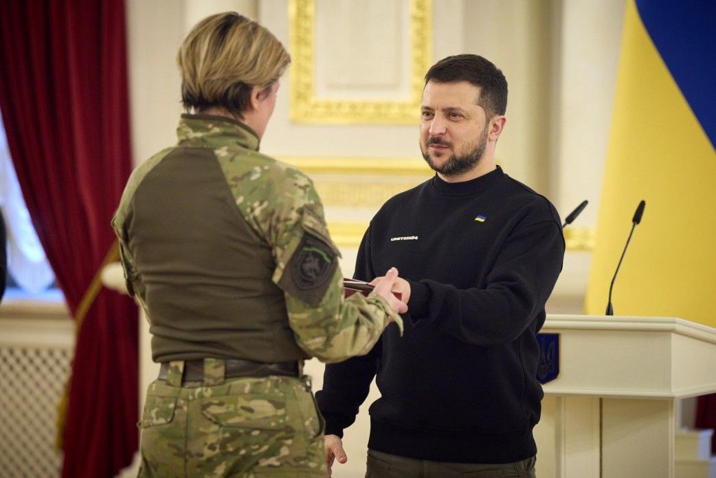 президент україни володимир зеленський вручив державну нагороду поліцейській київщини