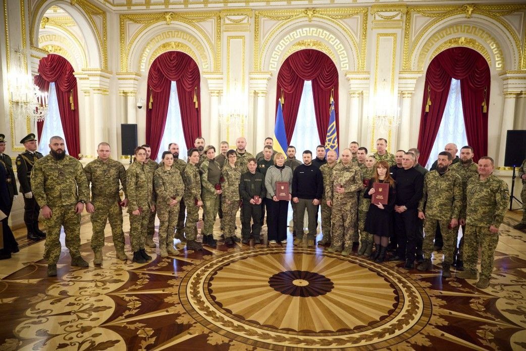 президент україни володимир зеленський вручив державну нагороду поліцейській київщини