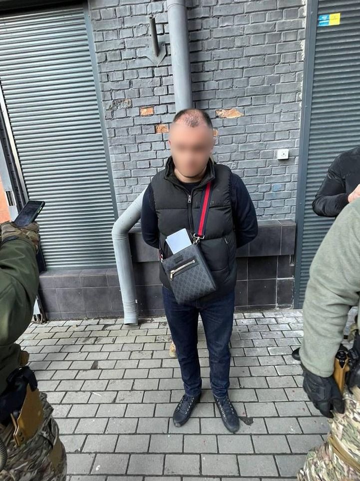 поліція закарпаття знешкодила злочинне угруповання, члени якого організували масштабну шахрайську схему: затримано ключових фігурантів справи