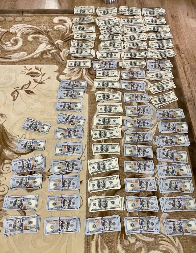 поліція закарпаття знешкодила злочинне угруповання, члени якого організували масштабну шахрайську схему: затримано ключових фігурантів справи